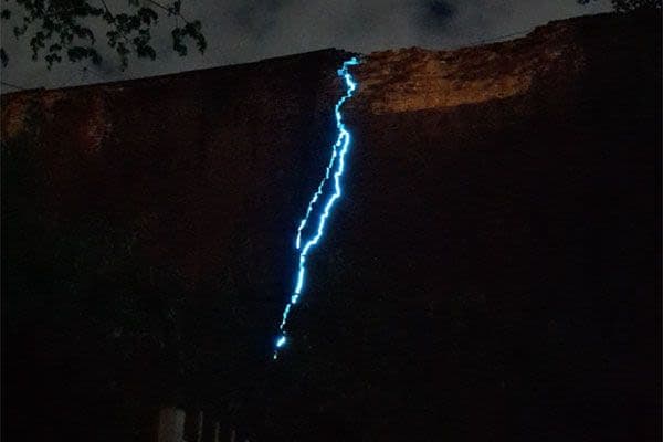 Электроника в уличном искусстве: проект «Молния» Электроника в уличном искусстве: проект «Молния»